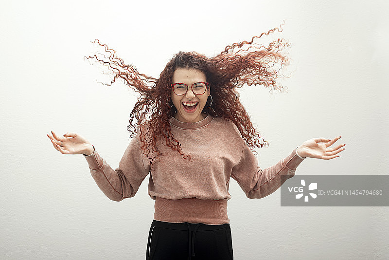 无忧无虑的女人肖像图片素材