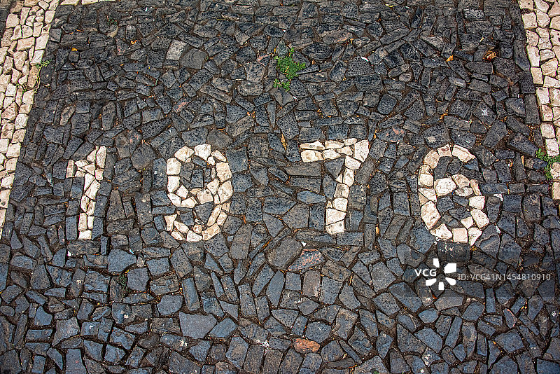 1976年鹅卵石地面马赛克图片素材