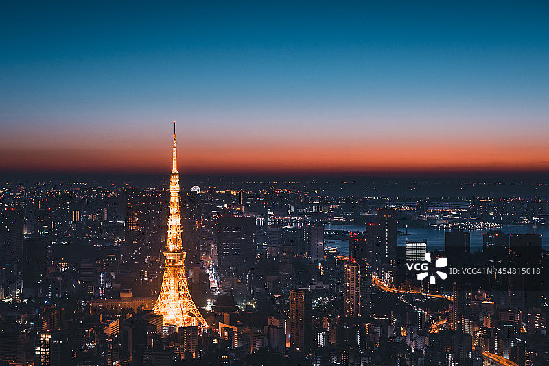 黎明前的东京天际线图片素材