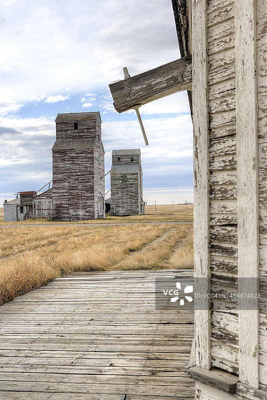 风化的粮仓图片素材