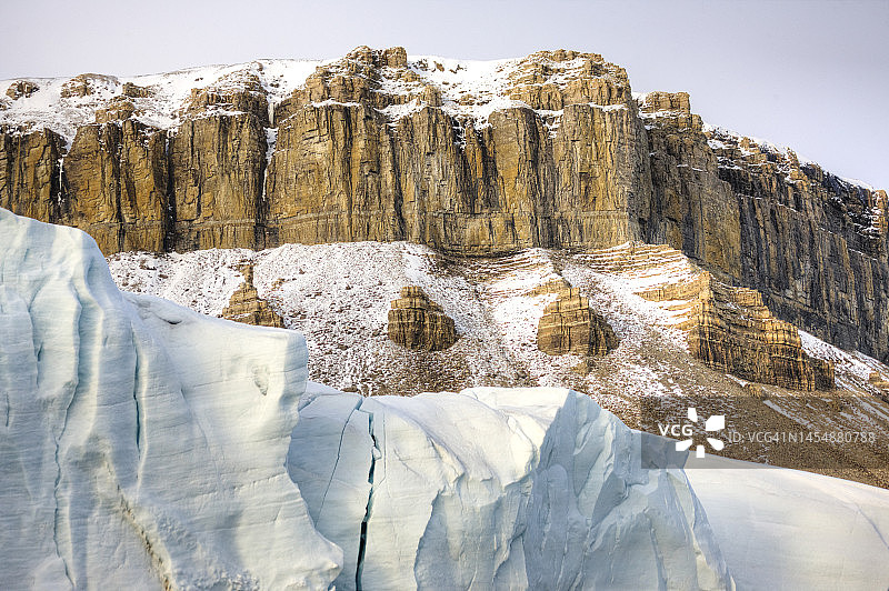 加拿大北极地区的砂岩悬崖图片素材