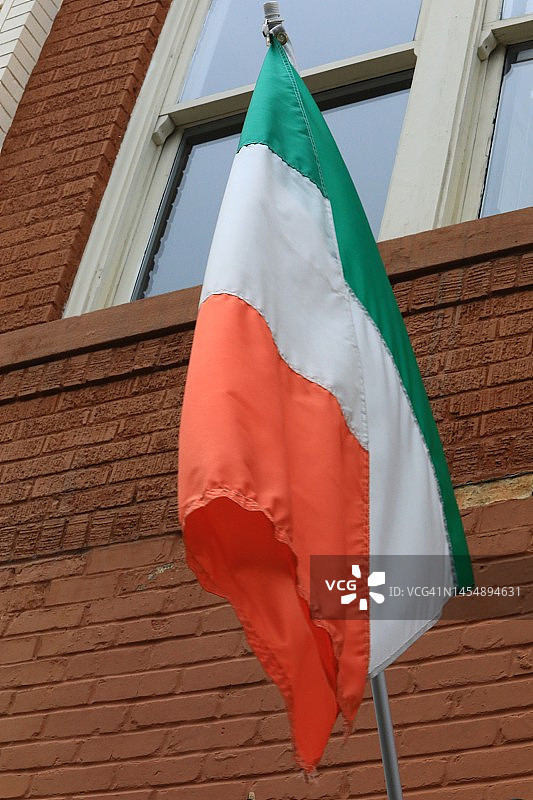 建筑上的爱尔兰国旗图片素材