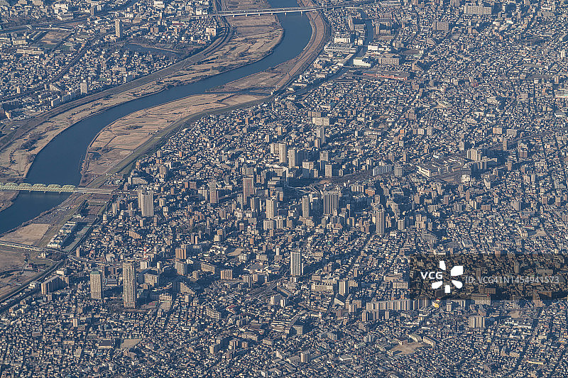 从飞机上俯瞰日本埼玉县川口市图片素材