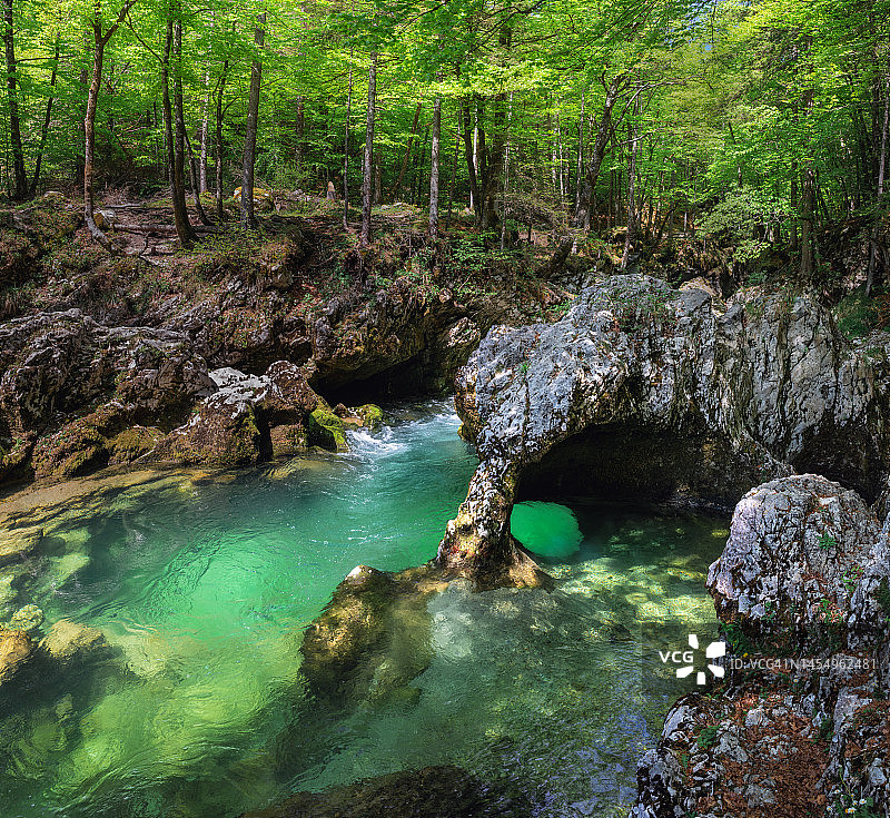 绿色峡谷图片素材