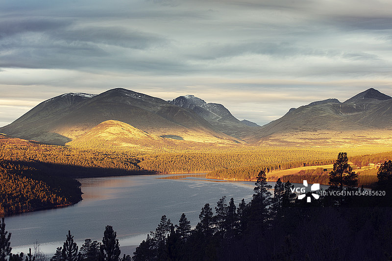 朗达内图片素材