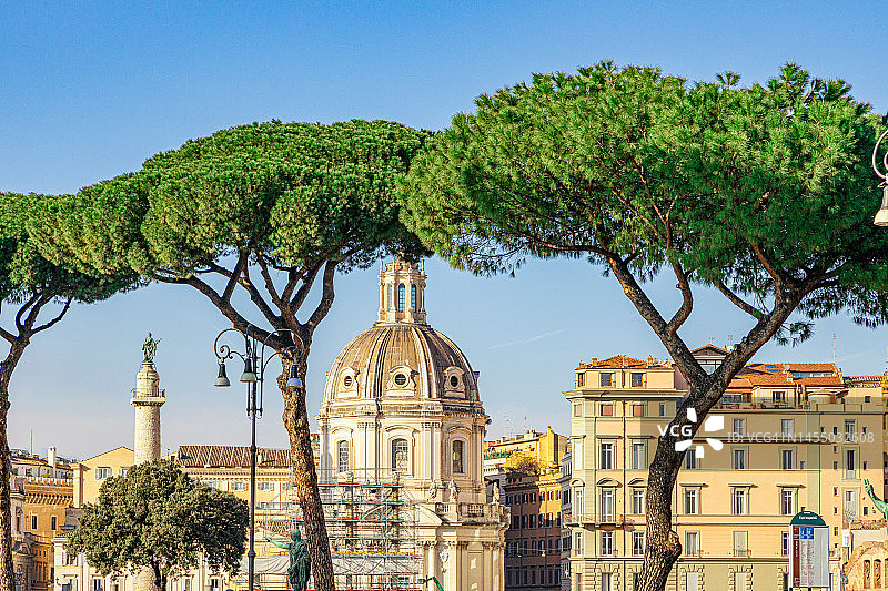 阳光下的古罗马图片素材