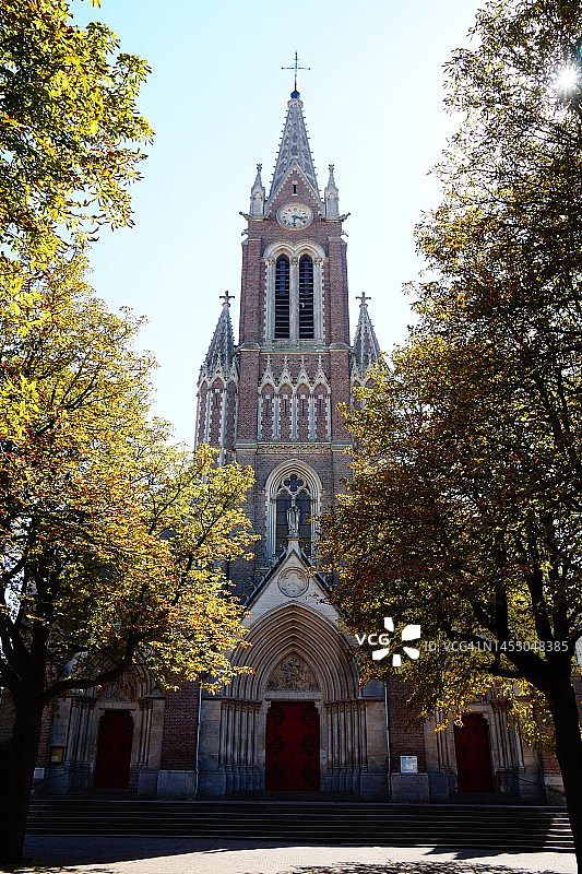 亚眠圣马丁教堂，新哥特式，秋季，法国亚眠图片素材