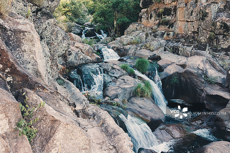 西班牙埃斯特雷马杜拉的魔鬼瀑布，河流和瀑布图片素材