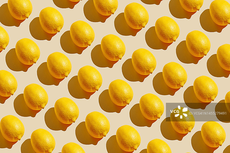 米色背景上的柠檬图案图片素材