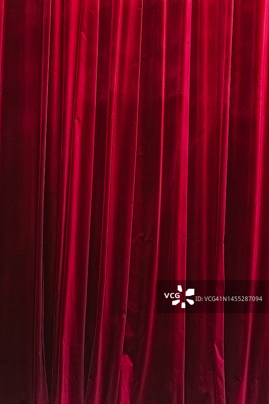 关闭的红色剧院窗帘图片素材