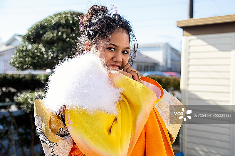 女孩穿着和服参加仪式图片素材