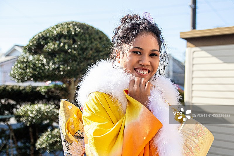 女孩穿着和服参加仪式图片素材