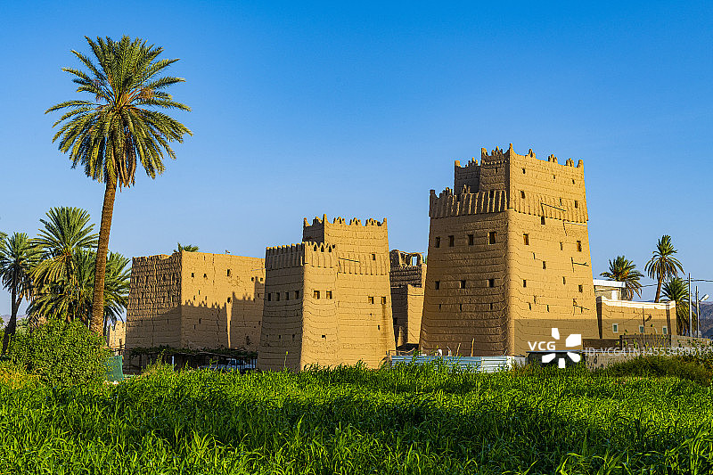 沙特阿拉伯纳季兰省纳季兰，传统阿拉伯泥屋图片素材