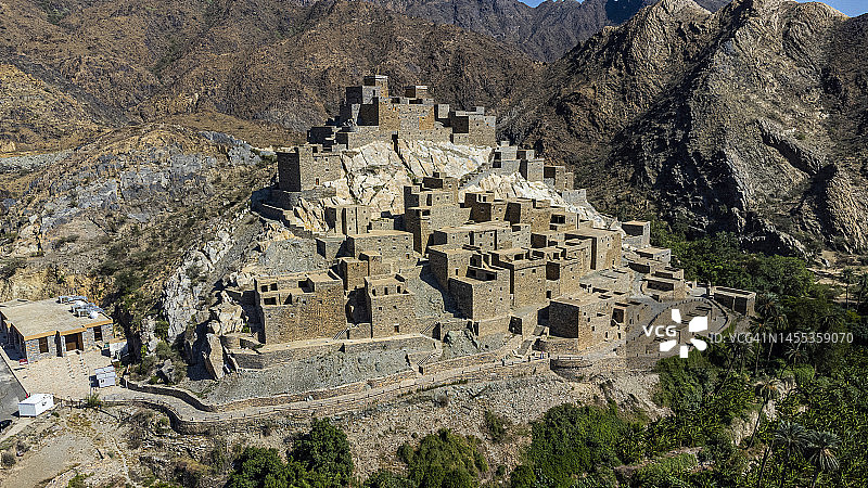 沙特阿拉伯Al Makhwah Zee Ain白色山顶古村航拍图片素材