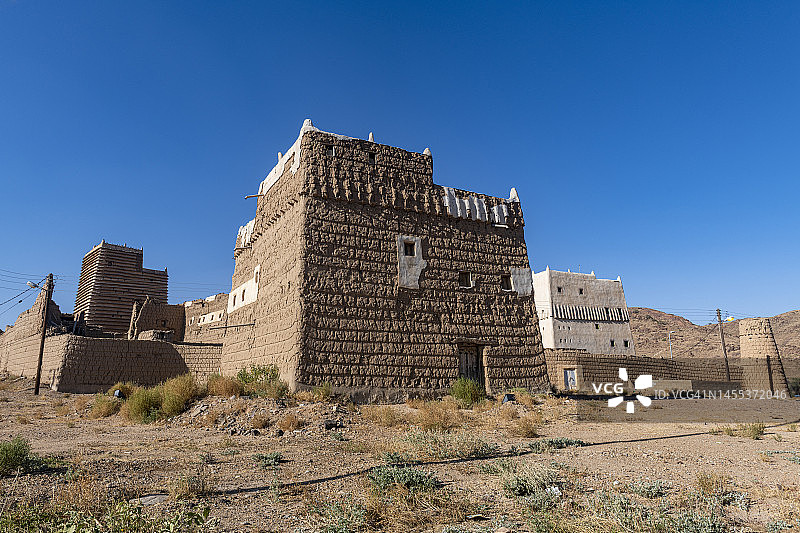 沙特阿拉伯阿西尔省艾卜哈沙漠村庄中的防御房屋图片素材
