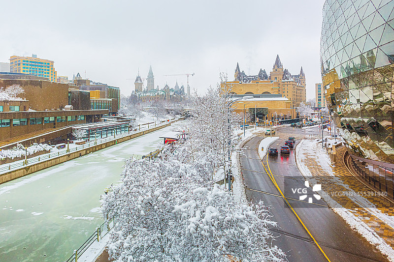暴风雪后的渥太华市中心图片素材