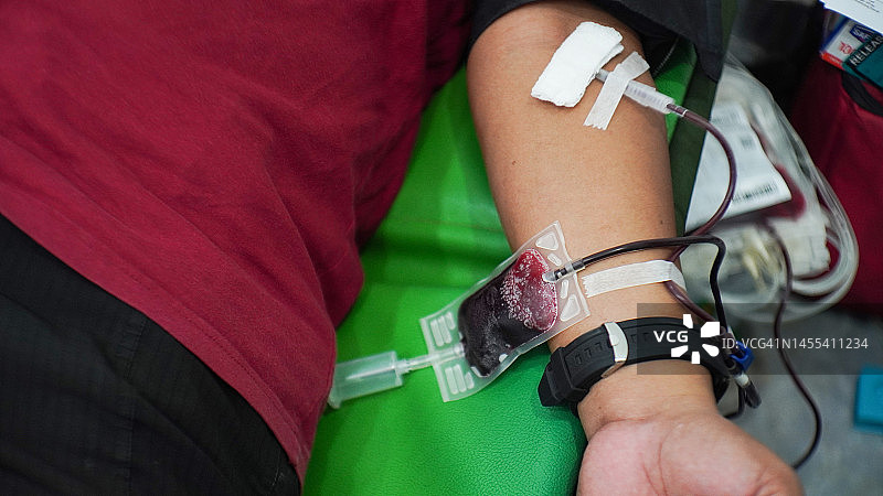 献血时挤压压力球图片素材