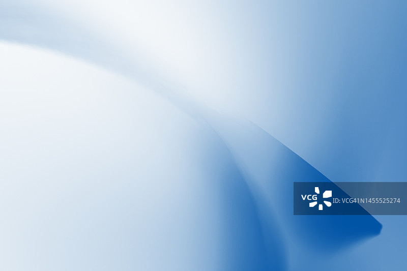 蓝色背景上的蓝色塑料片边缘背光图片素材