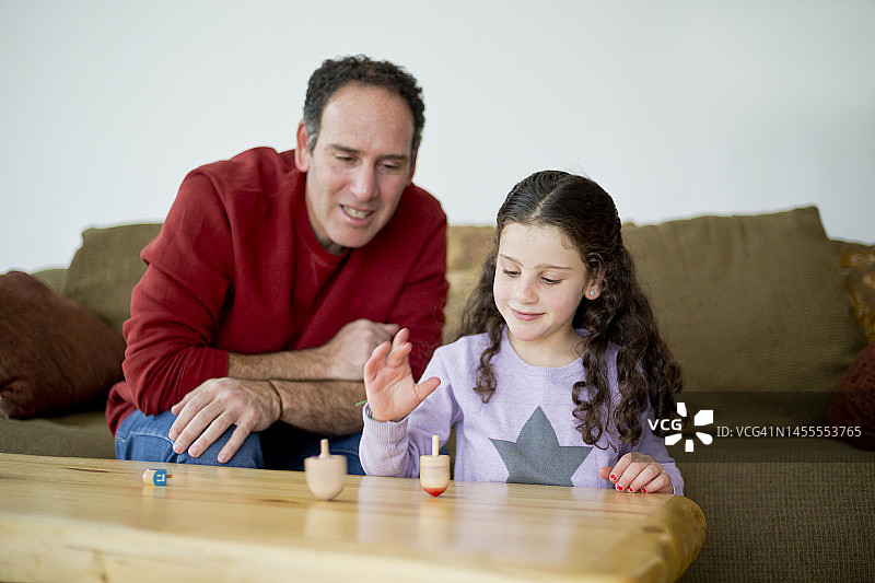 光明节家庭图片素材