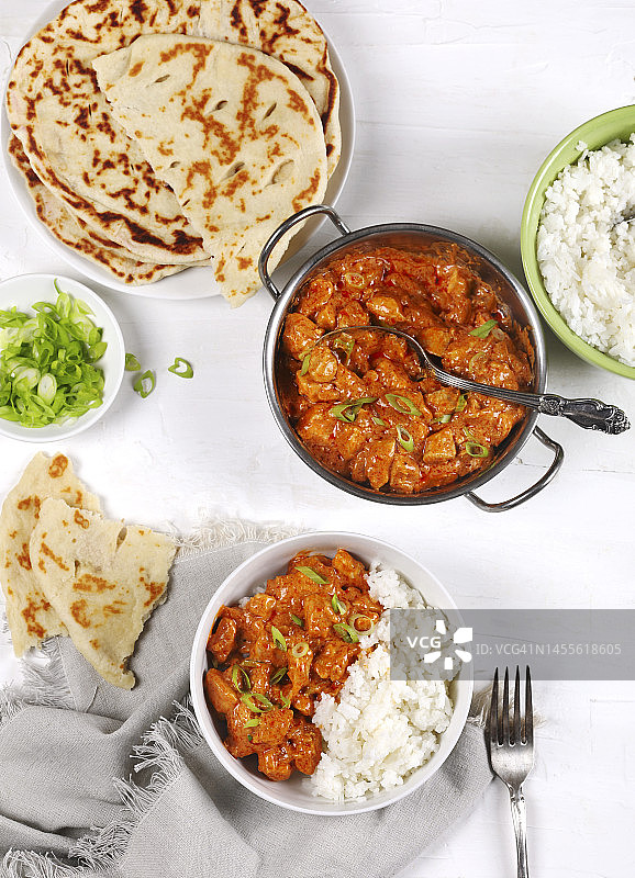 搭配米饭和薄饼的黄油鸡图片素材