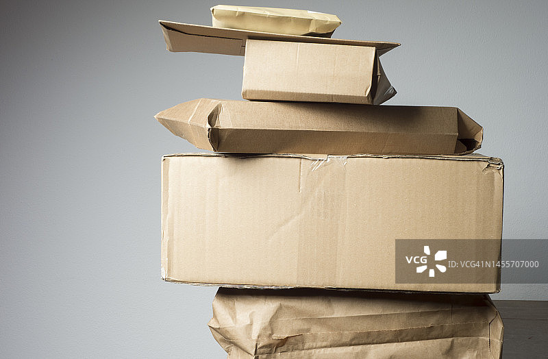 包裹递送纸板箱图片素材