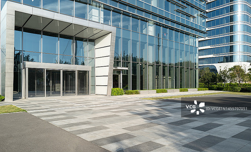 办公楼入口处的开放空间图片素材