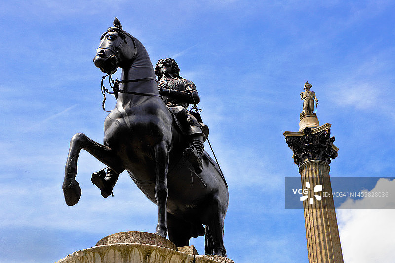 查理一世在查令十字和海军上将纳尔逊纪念柱图片素材