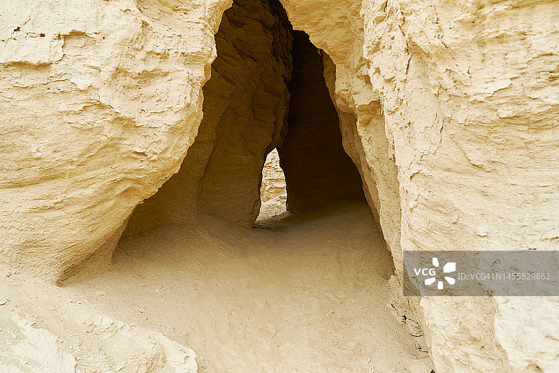 巴尔德纳斯雷亚莱斯岩石洞穴入口（低光，无人）图片素材