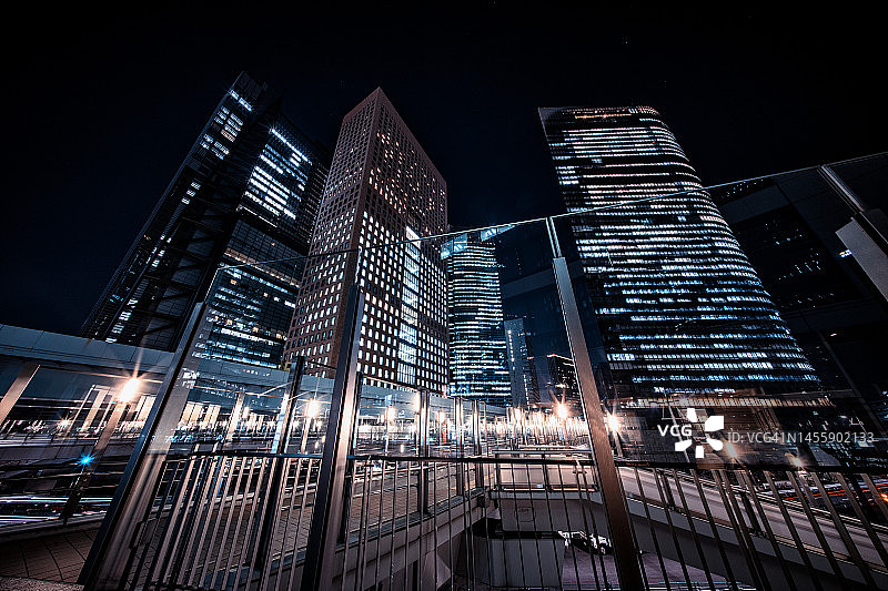 汐留的暗夜摩天大楼图片素材
