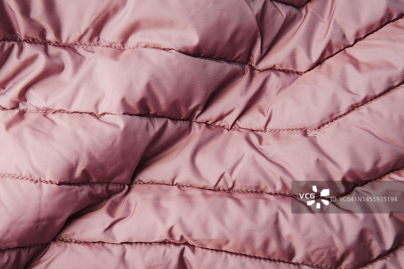 羽绒服纹理：冬季都市服装的绗缝背景图片素材