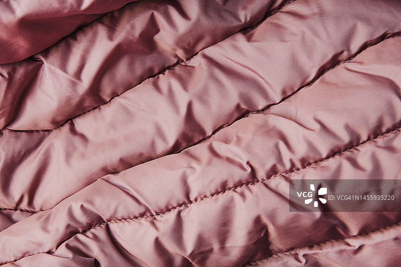 羽绒服纹理：冬季都市服装的绗缝背景图片素材