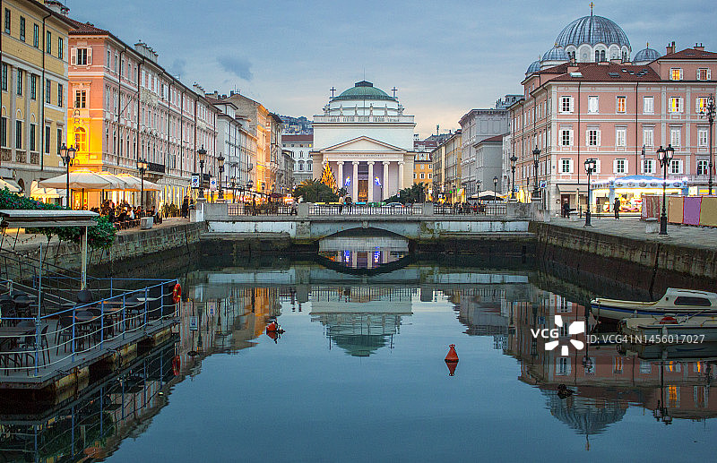 意大利的里雅斯特大运河图片素材