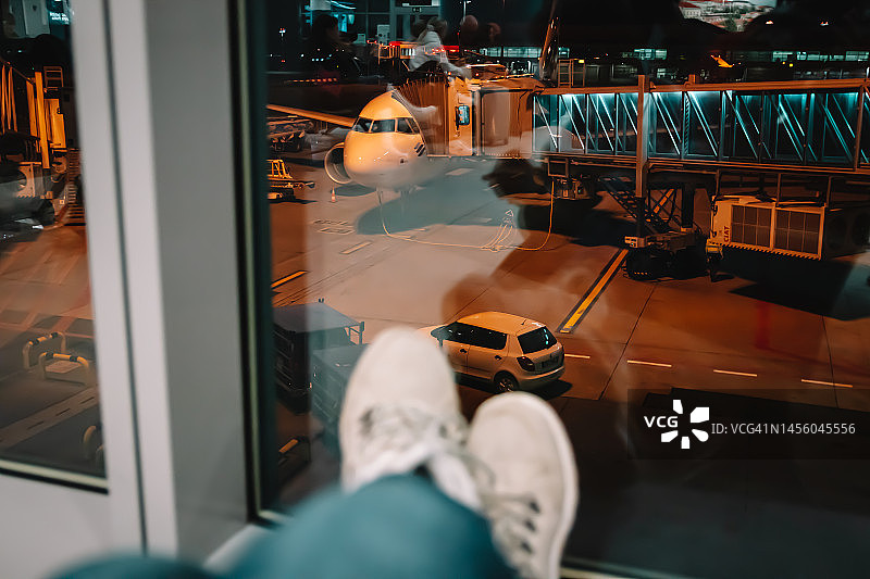 在机场等候图片素材