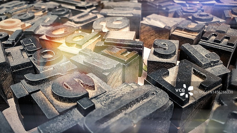 木制打字机金属字母图片素材