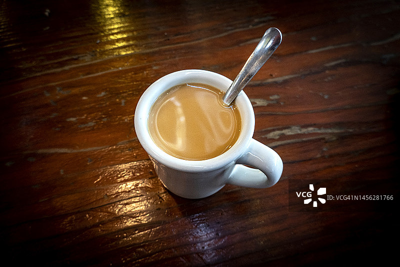 乡村风格桌上的早晨咖啡图片素材