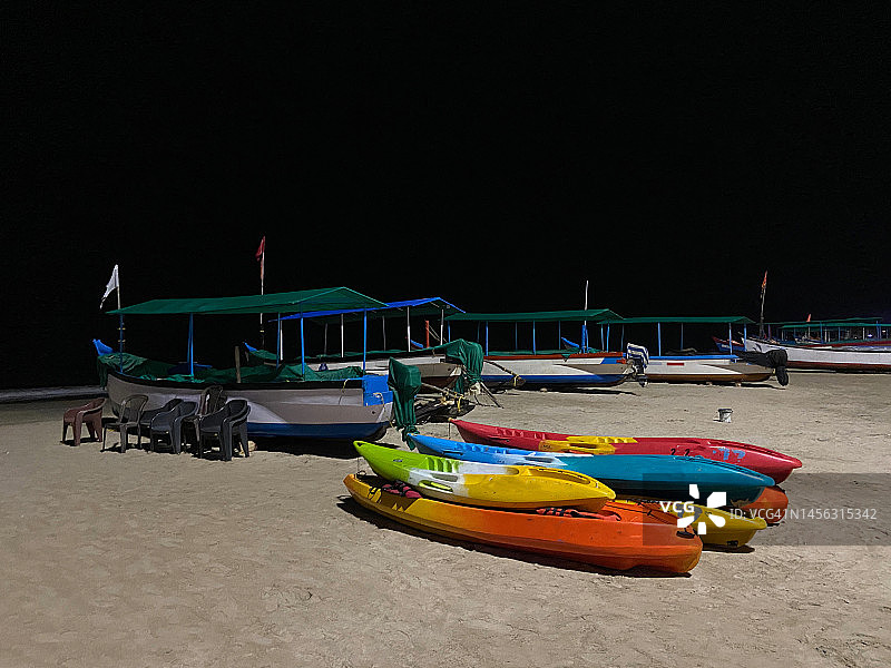 帕洛莱姆海滩上的皮划艇图片素材