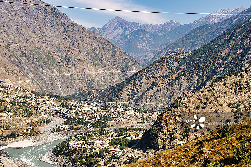 罕萨河与喀喇昆仑山脉，喀喇昆仑公路沿线，巴基斯坦北部吉尔吉特-巴尔蒂斯坦图片素材