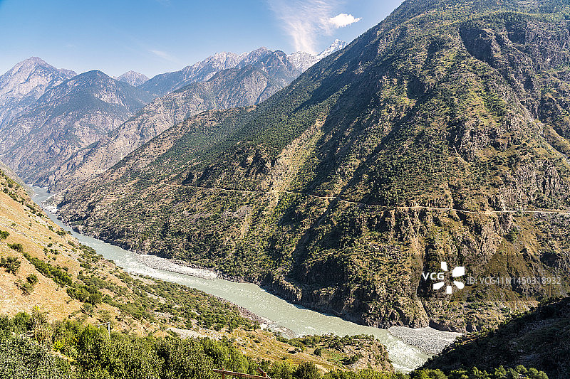 罕萨河与喀喇昆仑山脉，喀喇昆仑公路沿线，巴基斯坦北部吉尔吉特-巴尔蒂斯坦图片素材