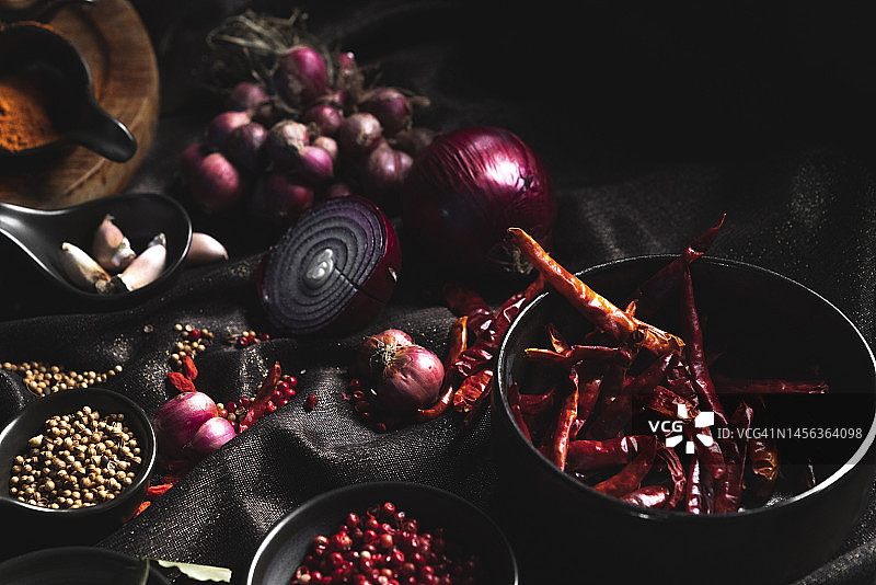 泰式美食香料摄影：胡椒、洋葱、大蒜图片素材