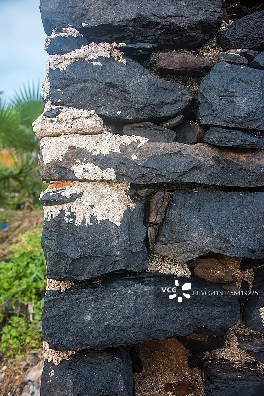 大西洋旁的黑色石板墙图片素材