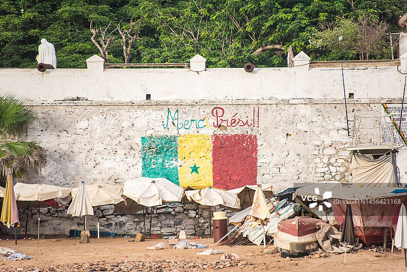 绘制在墙上的塞内加尔国旗图片素材