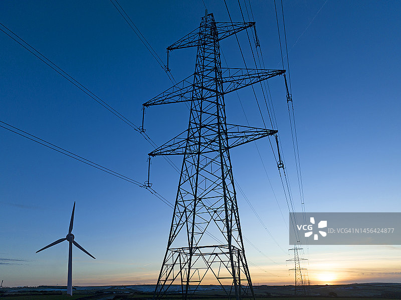 一排电缆塔和电缆图片素材