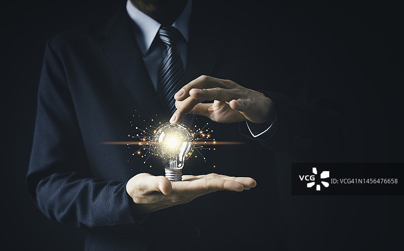 寻找新思路的商人，为2023年规划商业策略，支持未来全球经济增长图片素材