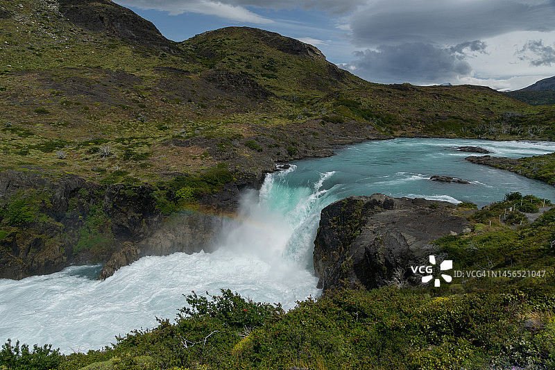 百内国家公园大萨尔托瀑布，智利巴塔哥尼亚图片素材
