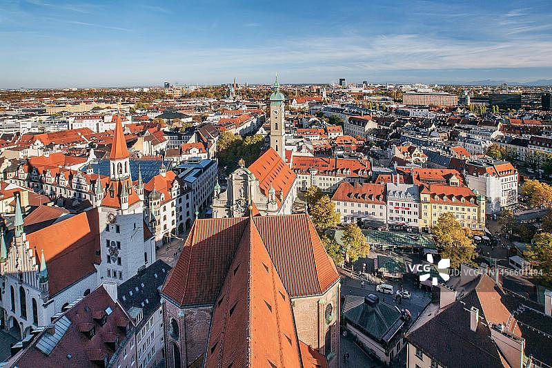 慕尼黑老市政厅和圣灵教堂老城风光（德国巴伐利亚州上巴伐利亚）图片素材