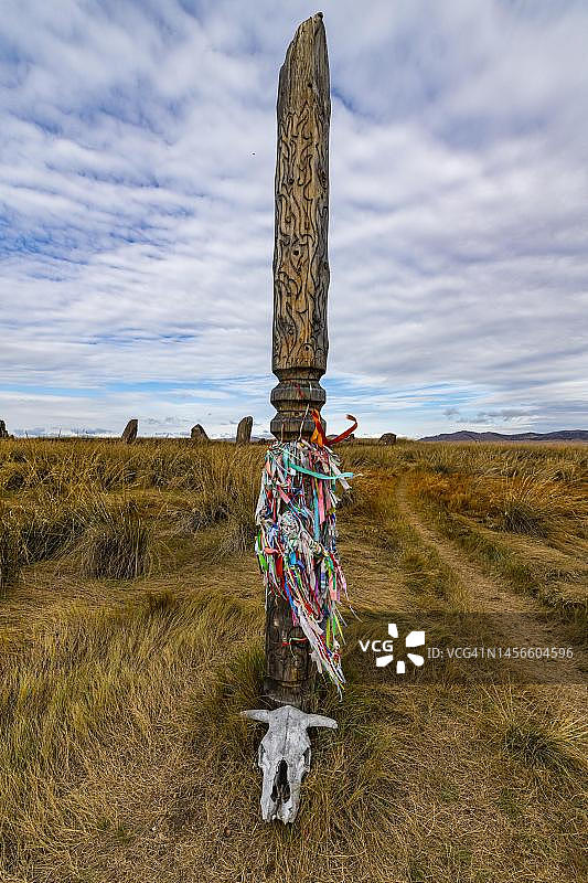 俄罗斯哈卡斯共和国国王谷萨尔比克墓的佛教图腾图片素材