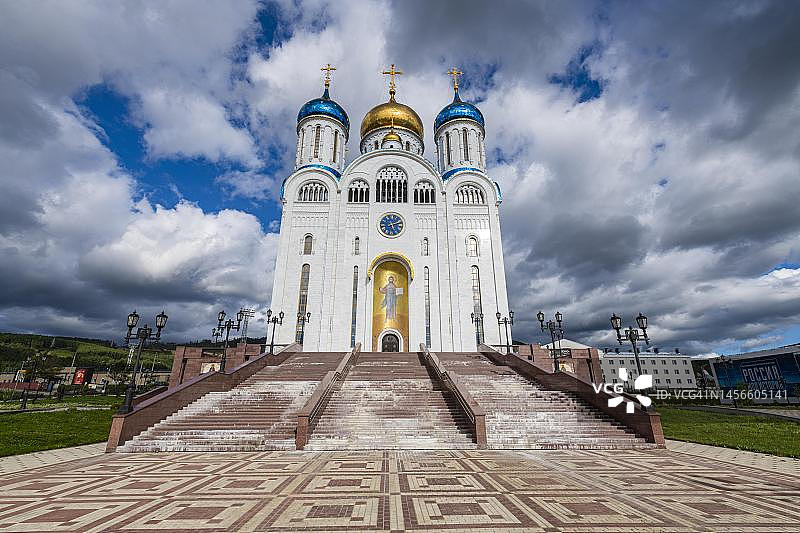 俄罗斯萨哈林州南萨哈林斯克胜利广场圣诞主教座堂图片素材
