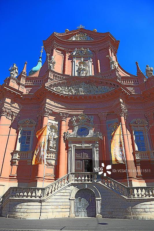 德国维尔茨堡老城的新明斯特教堂图片素材