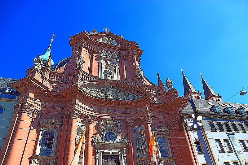 德国维尔茨堡老城的新明斯特教堂图片素材