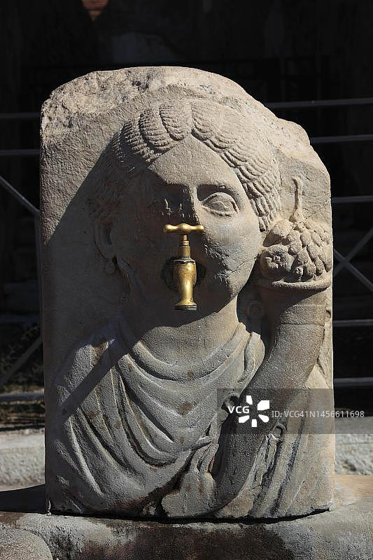 意大利坎帕尼亚庞贝城丰盛街的丰收喷泉图片素材